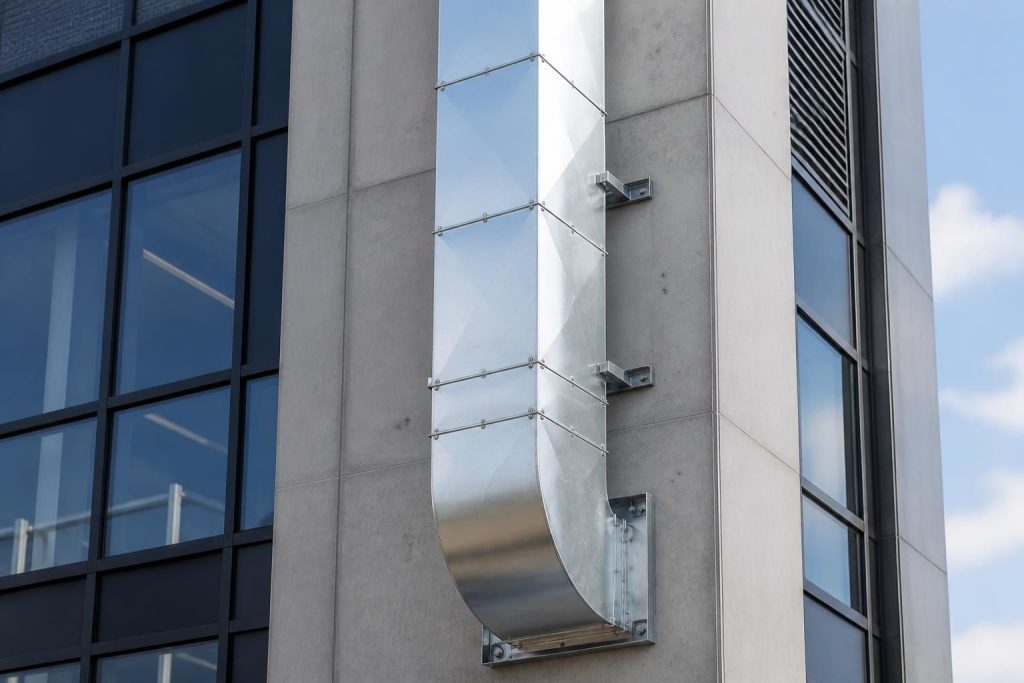 découvrez nos conduits de désenfumage métalliques, verticaux et préfabriqués, conçus pour garantir la sécurité et l'efficacité dans l'évacuation des fumées en cas d'incendie.